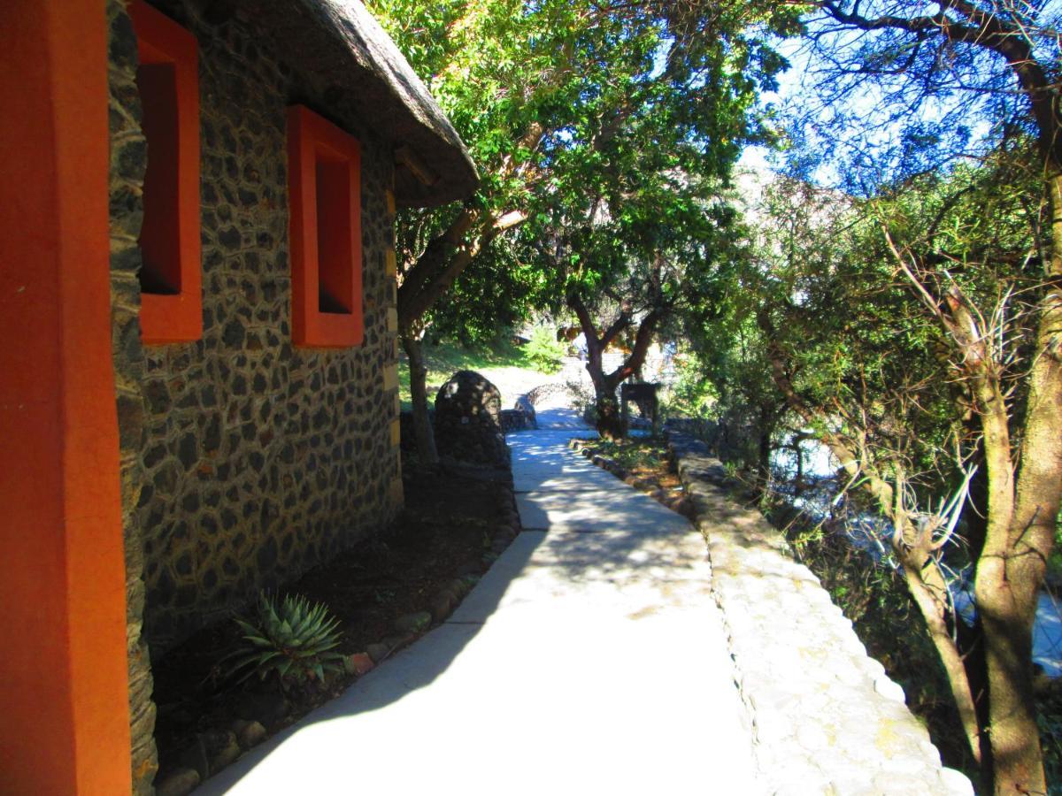 Liphofung Cave, Chalets Hotel Butha-Buthe Exterior foto