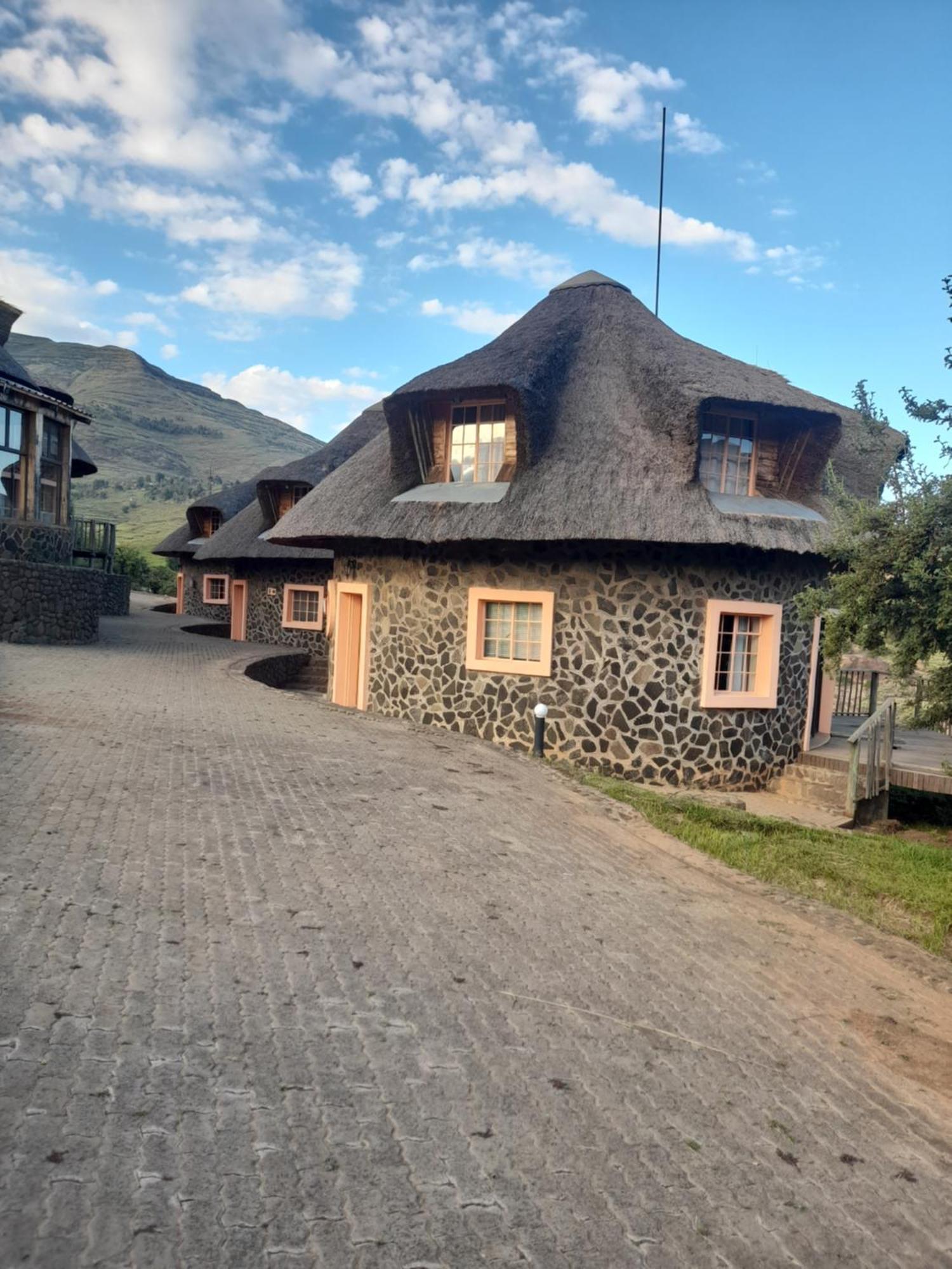 Liphofung Cave, Chalets Hotel Butha-Buthe Exterior foto